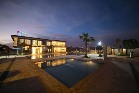 Outdoor pool. HOTEL EL KARIM