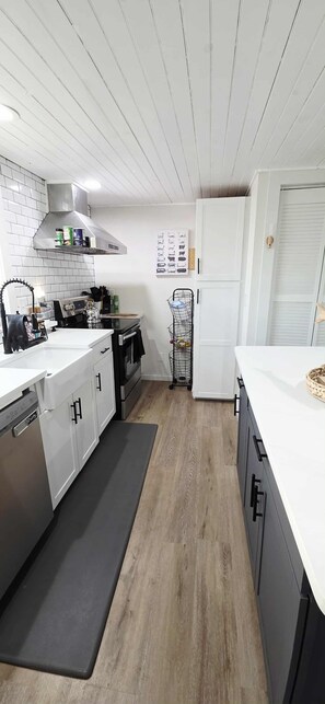 Microwave, oven, stovetop, dishwasher - Boho by the Beach - A Cozy, Peaceful Coastal Escape (Bolivar Peninsula)