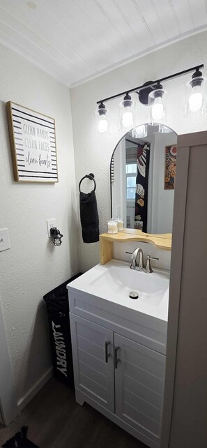 Shower, hair dryer, towels, soap - Boho by the Beach - A Cozy, Peaceful Coastal Escape (Bolivar Peninsula)
