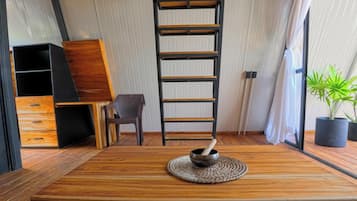 Habitación individual, vista a la playa (Tapanco) | Área de sala de estar