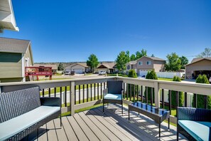 Terrace/patio - Soothing 4-bedroom house with AC in pleasant Billings (Billings)