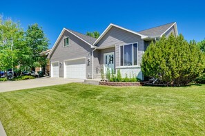 Exterior - Soothing 4-bedroom house with AC in pleasant Billings (Billings)