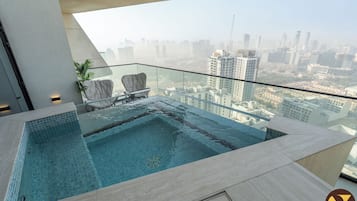 Luksusleilighet, balkong, byutsikt | Overnattingsstedets uteområder