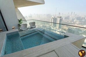 ลักซ์ชัวรี่อพาร์ทเมนท์, ระเบียง, วิวเมือง | บริเวณที่พัก