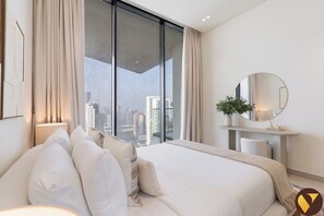 Luxury-Apartment, Balkon, Stadtblick | Bettwäsche aus ägyptischer Baumwolle, hochwertige Bettwaren, Zimmersafe