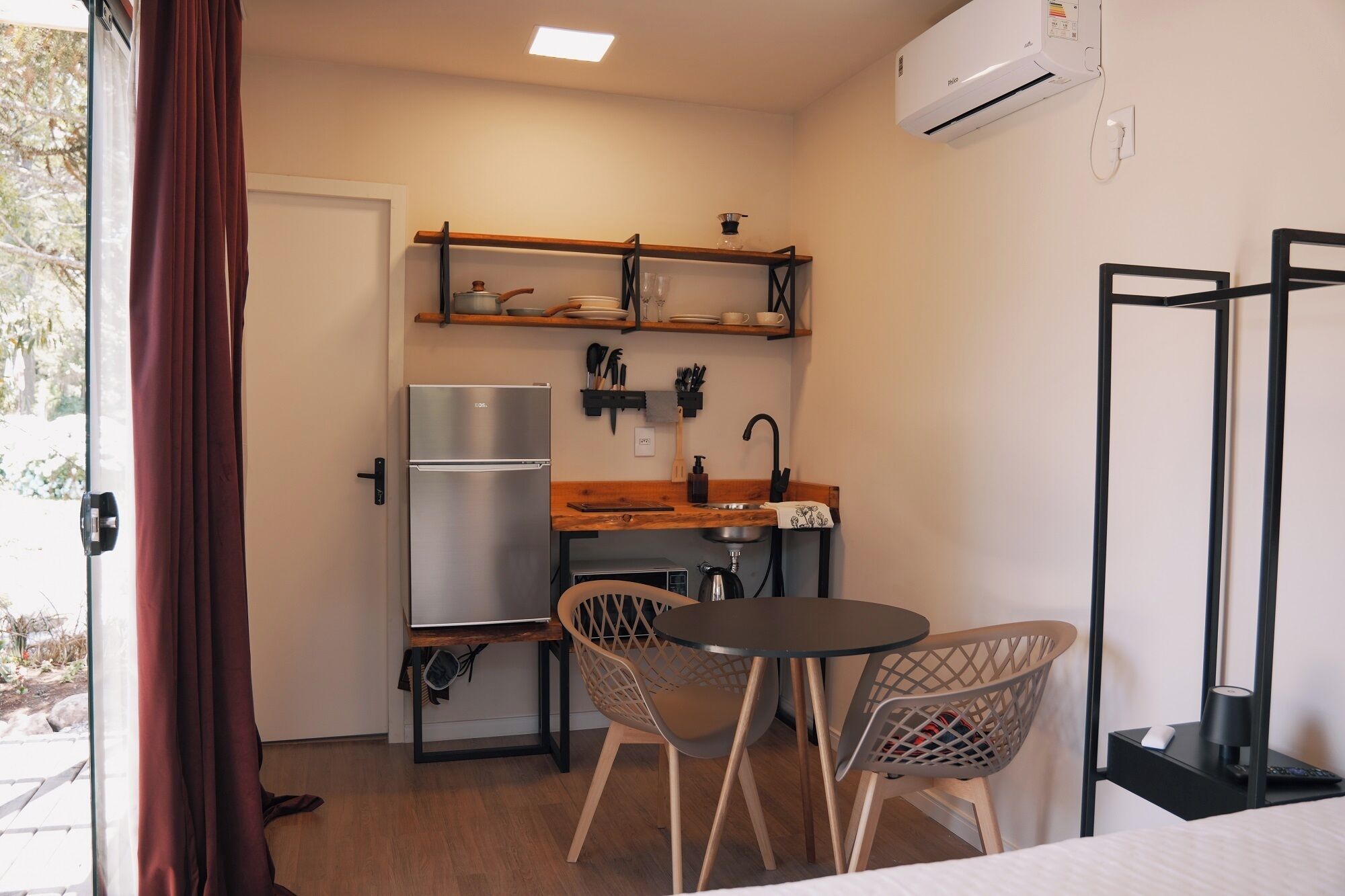 Villa Confort | Cuisine privée | Mini réfrigérateur, micro-ondes, plaque de cuisson, cafetière/bouilloire