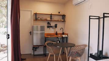 Villa Confort | Cuisine privée | Mini réfrigérateur, micro-ondes, plaque de cuisson, cafetiÚre/bouilloire