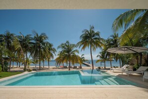 Villa Casa Azul | Escrivaninha, berços grátis, Wi-Fi de cortesia, roupa de cama