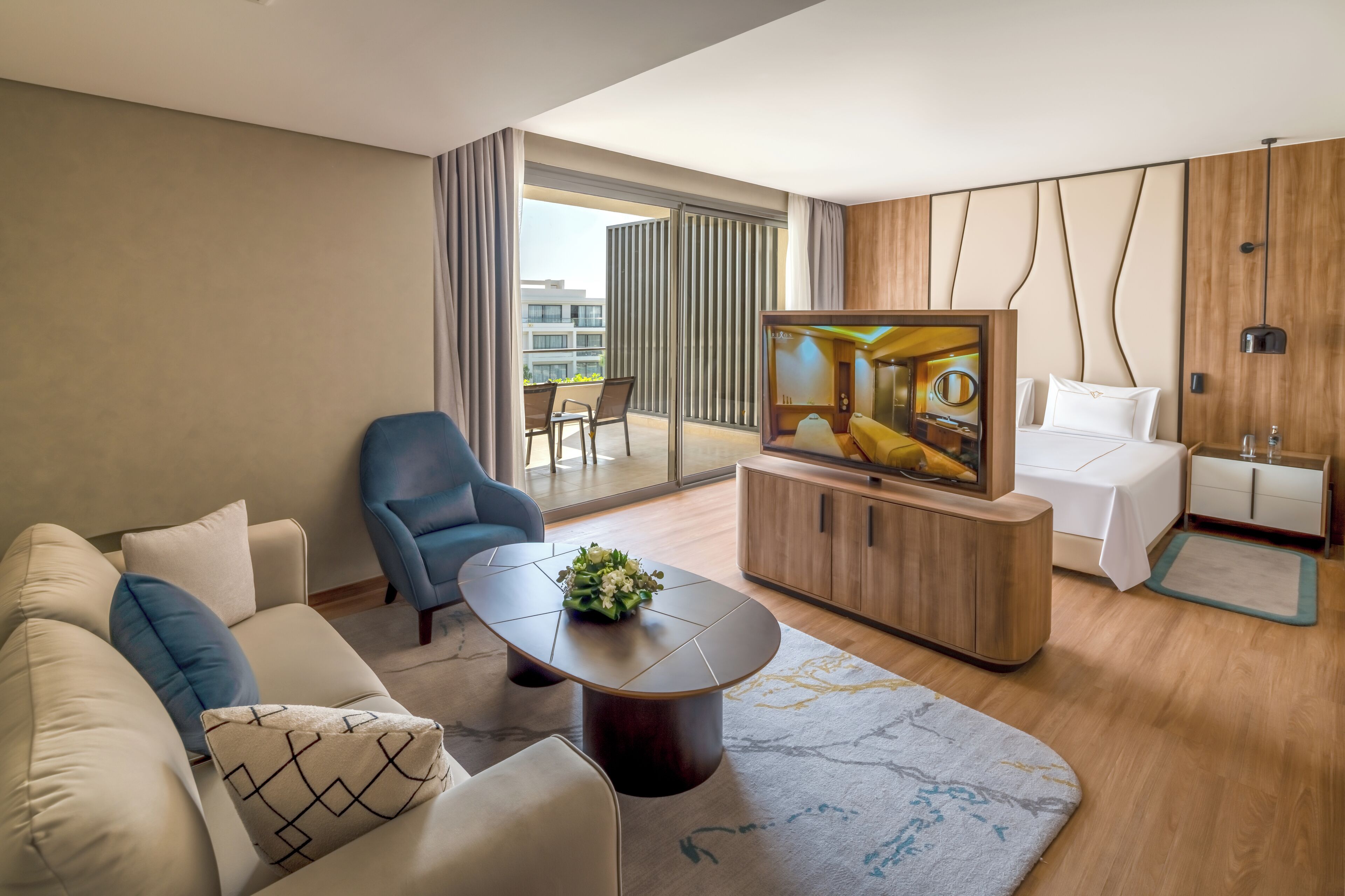 Suite, 2 Bedrooms (Skyline with infinity pool) | Egyptian cotton sheets, premium bedding, free minibar, in-room safe