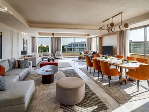 One Bedroom Skyline Suite With Infinity Pool | Egyptian cotton sheets, premium bedding, free minibar, in-room safe - Rixos Premium Magawish Bay View (Hurghada)