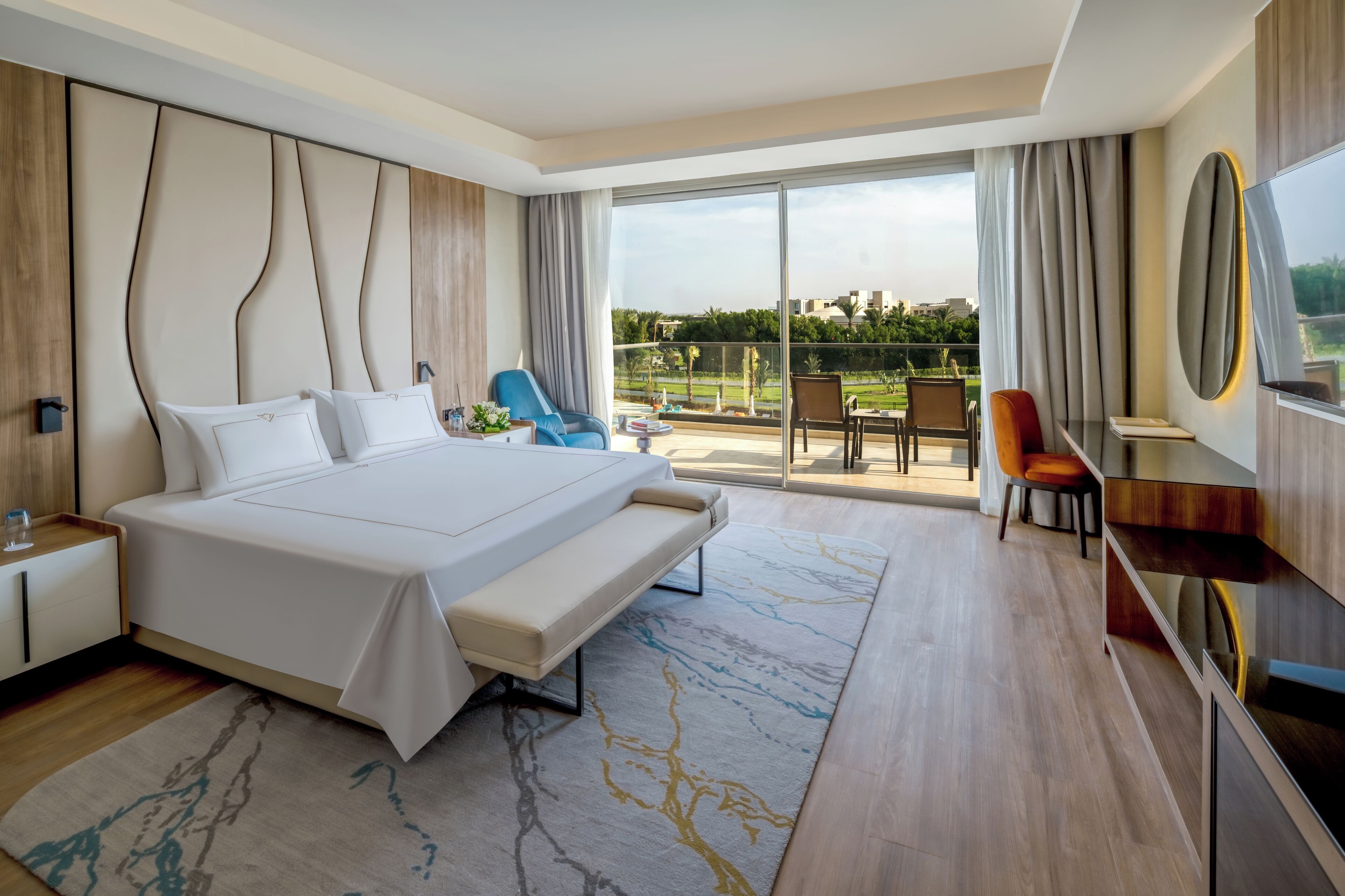 Suite, 1 Bedroom (Skyline with infinity pool) | Egyptian cotton sheets, premium bedding, free minibar, in-room safe