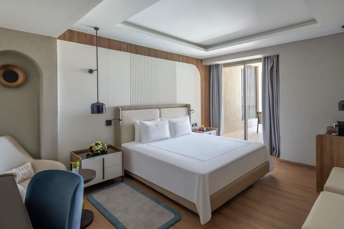 Superior Room | Egyptian cotton sheets, premium bedding, free minibar, in-room safe