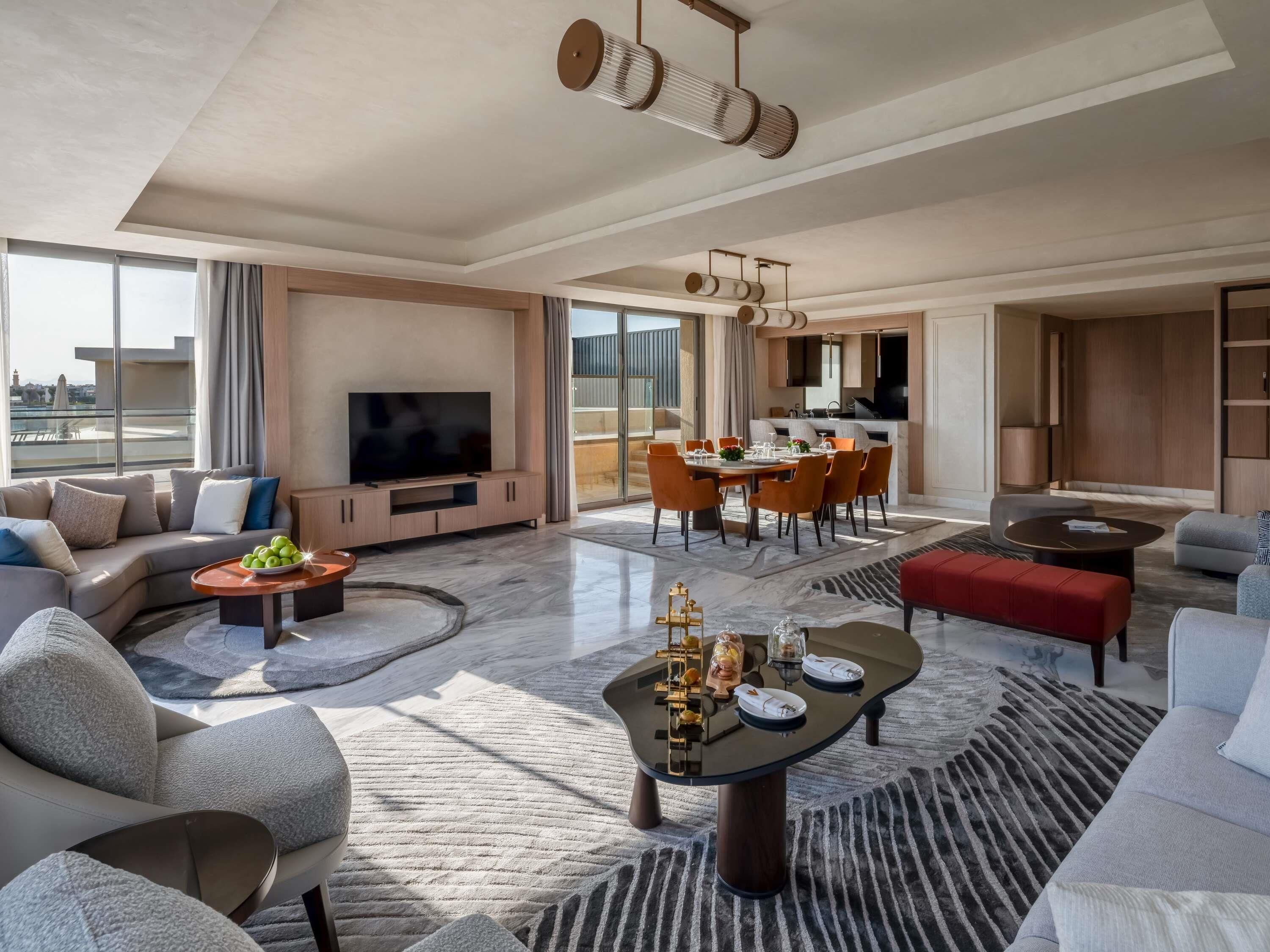 One Bedroom Skyline Suite With Infinity Pool | Draps en coton égyptien, literie de qualité supérieure