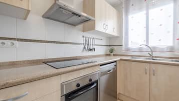 Frigorifero, microonde, forno, piano cottura