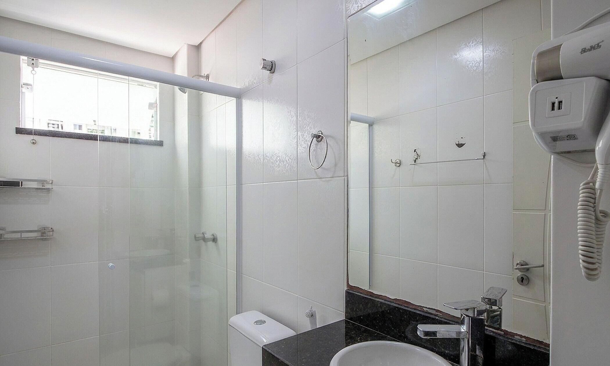 Basic Apartment | Bathroom | Shower