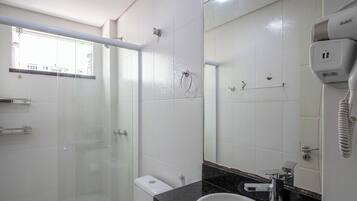 Basic Apartment | Bathroom | Shower