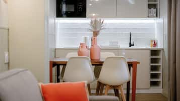 Popincourt 22 | Cozinha privada | Geladeira, micro-ondas, cooktop, chaleira elétrica