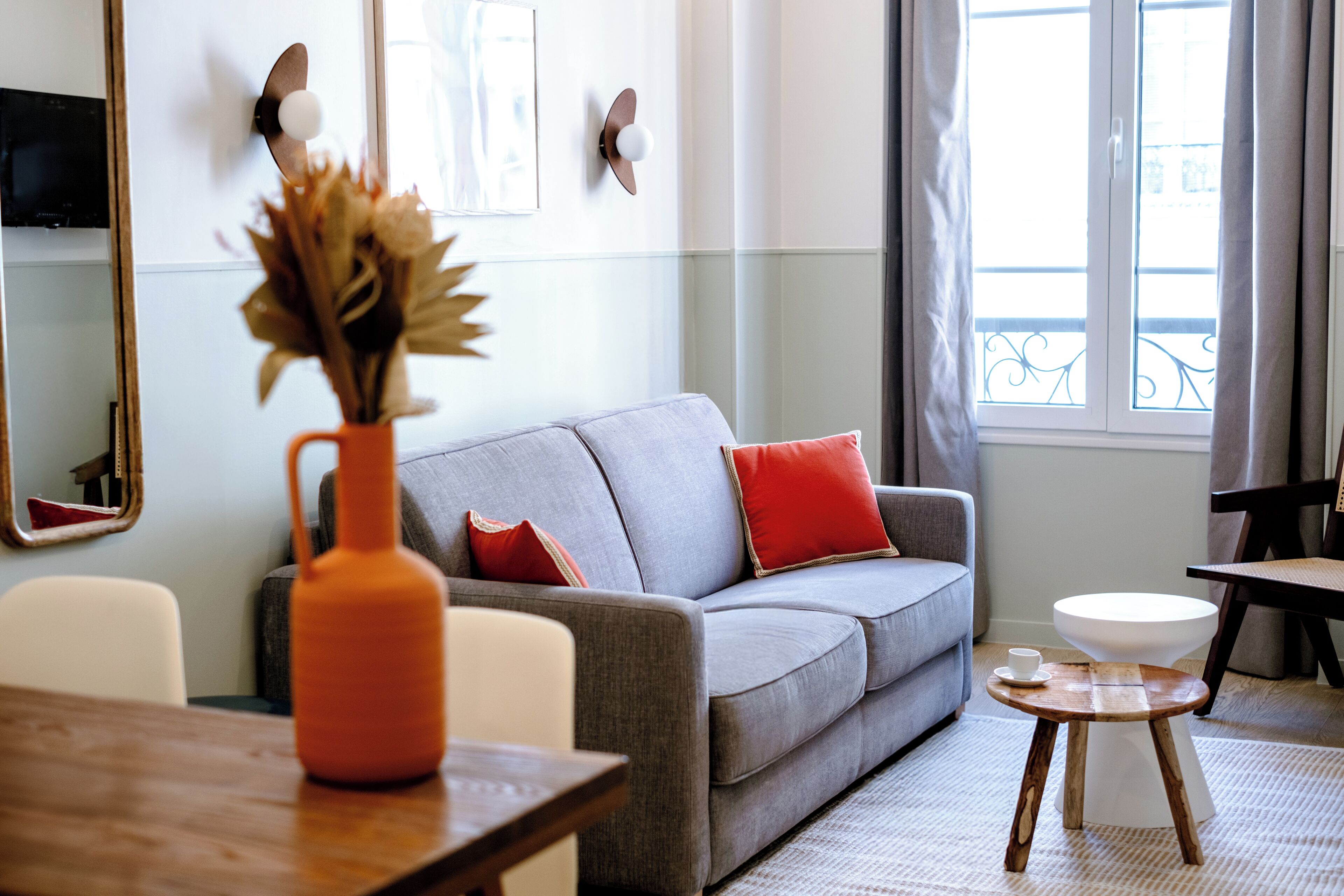 Popincourt 32 | Área de sala de estar | Smart TV de 43 pulgadas con canales por cable y Netflix 