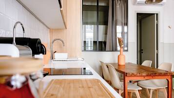 Popincourt X1 | Cocina privada | Refrigerador, microondas, parrilla de estufa y tetera eléctrica