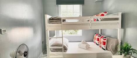 3 bedrooms, iron/ironing board, free WiFi, bed sheets