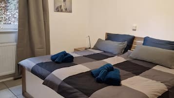 Iron/ironing board, WiFi, bed sheets