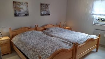 Iron/ironing board, WiFi, bed sheets