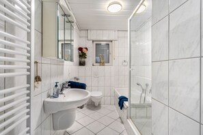 Ducha, secador de pelo, toallas