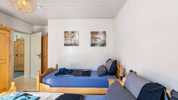 Iron/ironing board, WiFi, bed sheets