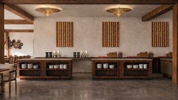 Café da manhã completo grátis todos os dias