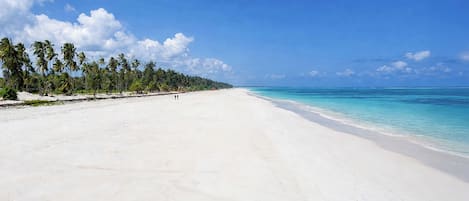 Privatstrand, weißer Sandstrand, 2 Strandbars, Kajakfahren