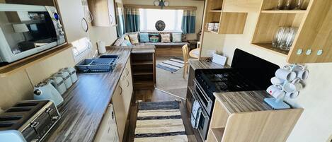 Cookware/dishes/utensils