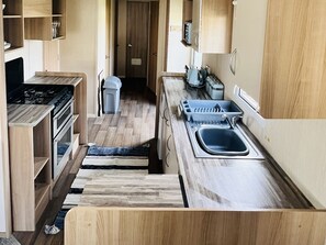 เครื่องครัว/จาน/ช้อนส้อม