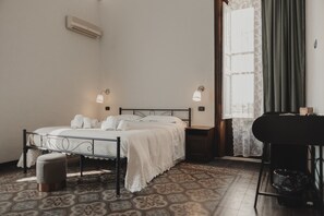 Iron/ironing board, WiFi, bed sheets - Golden Dream Room with Wi-Fi and Air Conditioning (Cefalù)