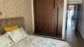 Strykejern/-brett, internettilgang og sengetøy