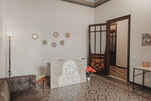 Lobby - Golden Jasmine Room with Wi-Fi and Air Conditioning (Cefalù)