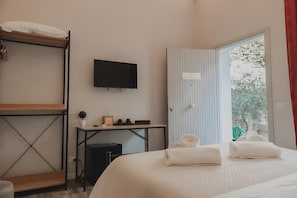 Iron/ironing board, WiFi, bed sheets - Golden Jasmine Room with Wi-Fi and Air Conditioning (Cefalù)