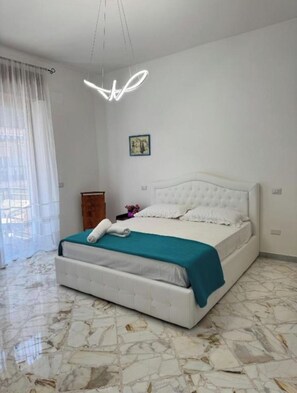 1 bedroom, iron/ironing board, bed sheets - Casa Gaetano Maiori Amalfi Coast Bright apartment with sea view balcony (Maiori)