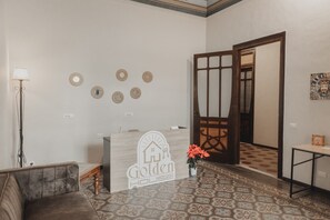 Lobby - Golden Sun Room with Wi-Fi and Air Conditioning (Cefalù)