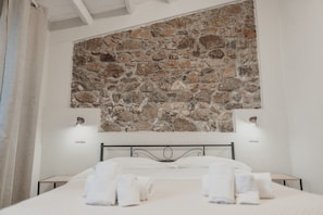 Iron/ironing board, WiFi, bed sheets - Golden Sun Room with Wi-Fi and Air Conditioning (Cefalù)