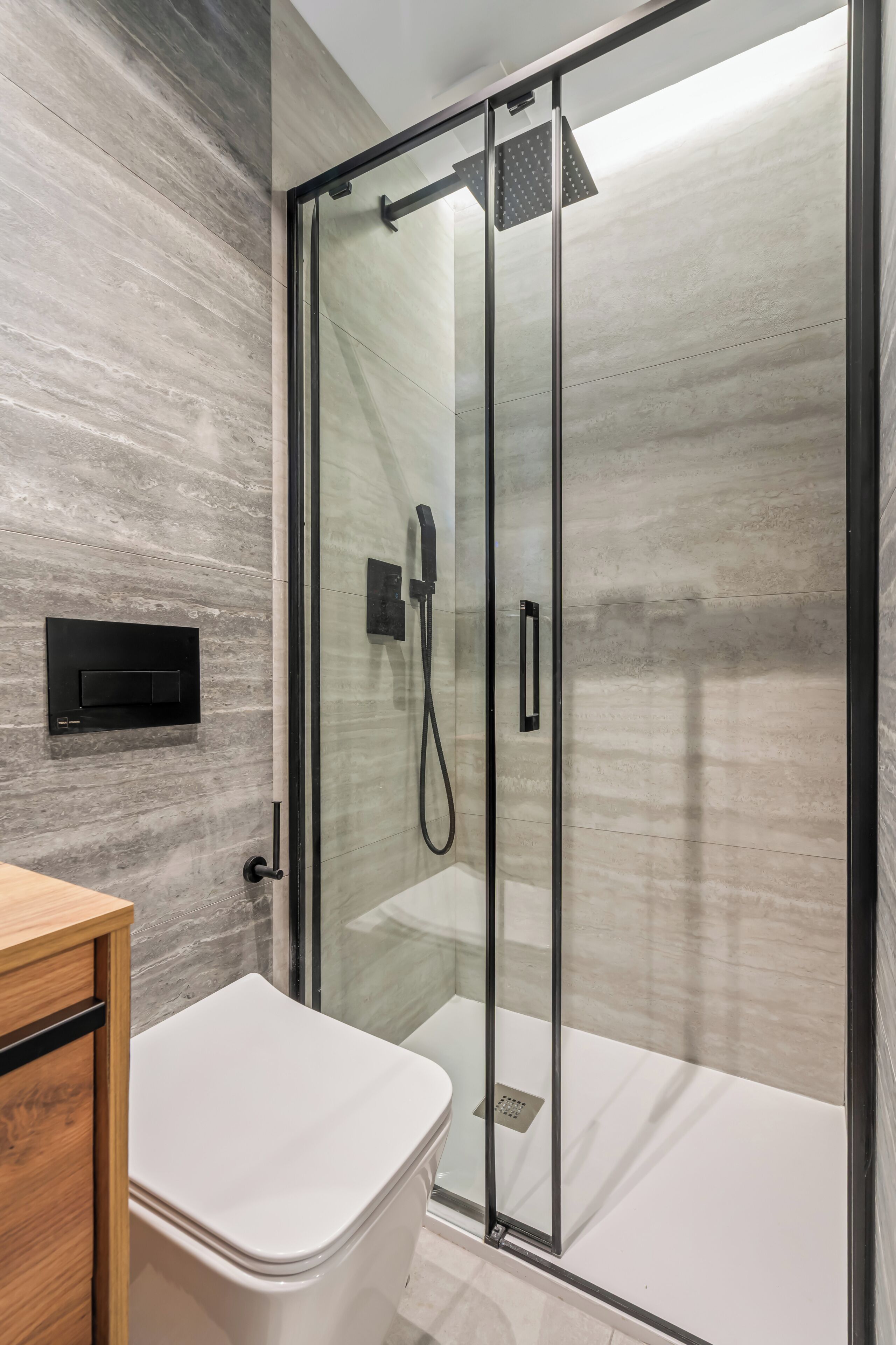 Chambre Double | Salle de bain | Douche, sèche-cheveux, serviettes fournies, shampoing