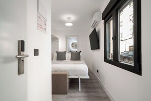 Double Room | Iron/ironing board, free WiFi - Dobo Madrid Siena (Lineal)