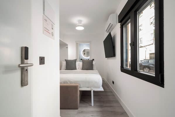 Double Room | Iron/ironing board, free WiFi - Dobo Madrid Siena (Madrid)