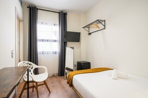 Chambre Simple | Fer et planche à repasser, Wi-Fi gratuit