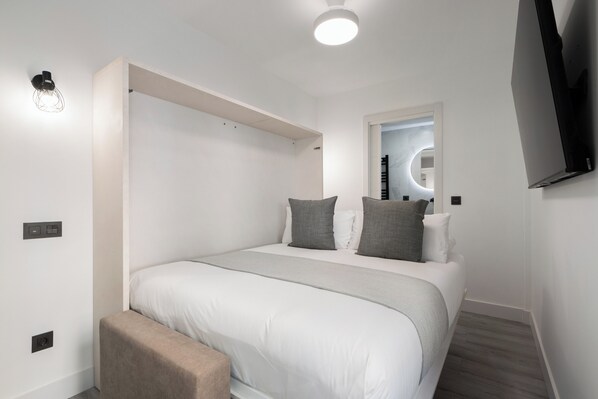 Double Room | Iron/ironing board, free WiFi - Dobo Madrid Siena (Lineal)