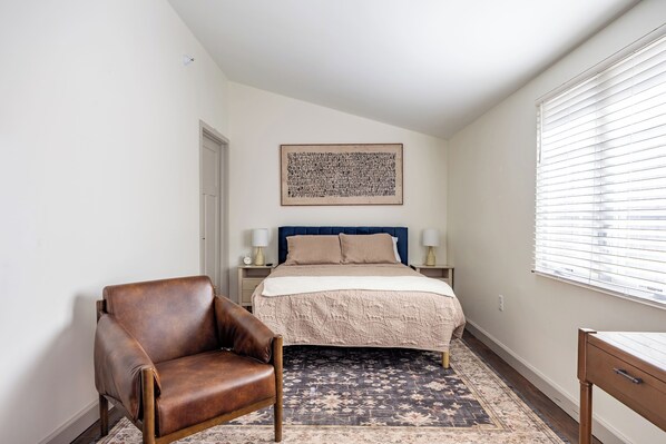 WiFi, bed sheets - Monon Lofts Luxury Studio A (Indianapolis)