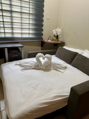 1 bedroom, iron/ironing board, internet, bed sheets - Very Safe Clean Comfortable, Excellent Location
Renovated Townhouse San Fernando (San Fernando)