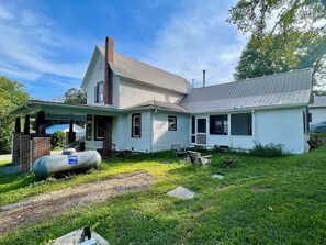 Exterior - Good Ol' Country Farmhouse (Moncure)