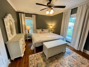3 bedrooms, WiFi, bed sheets - Good Ol' Country Farmhouse (Moncure)