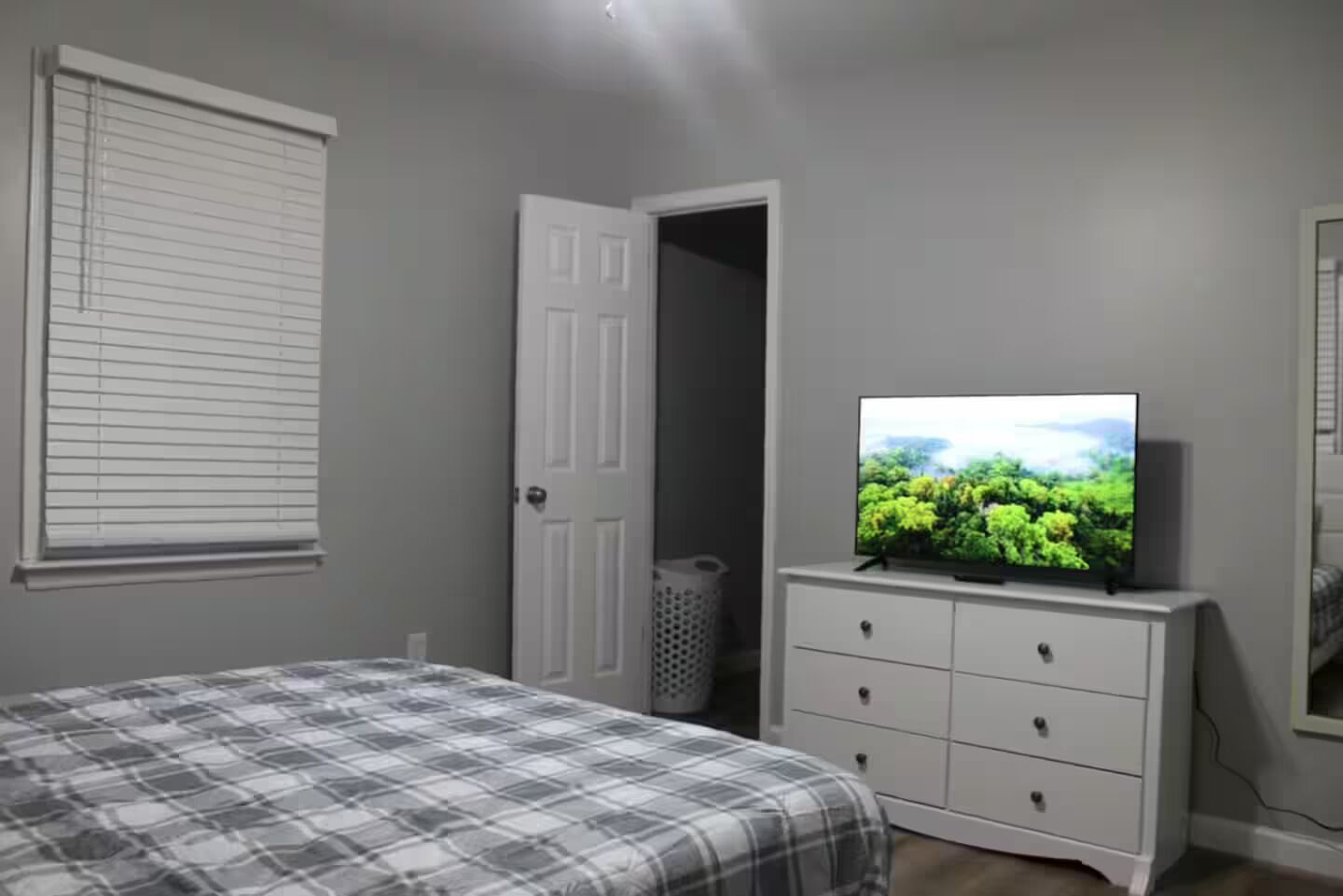 2 室のベッドルーム、WiFi、ベッドシーツ