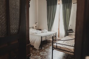 1 slaapkamer, een strijkplank/strijkijzer, wifi, beddengoed